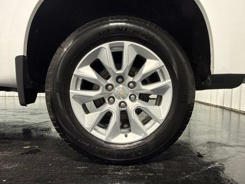 Used 2024 Chevrolet Silverado 1500 Custom AWD/4WD image 9