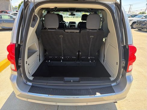Used 2019 Dodge Grand Caravan SXT w/ Rear Park Assist Package FWD image 25