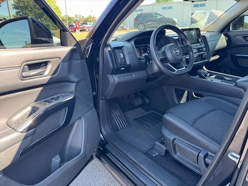 Certified 2024 Nissan Pathfinder S FWD image 14