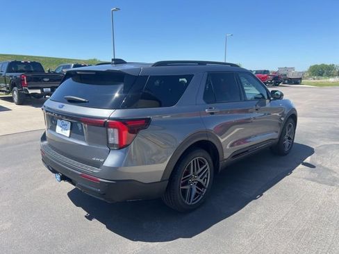 Used 2025 Ford Explorer ST-Line w/ ST-Line Street Pack AWD/4WD image 5