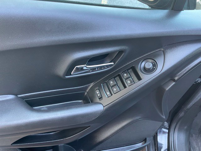 Used 2020 Chevrolet Trax LT w/ Driver Confidence Package FWD image 18