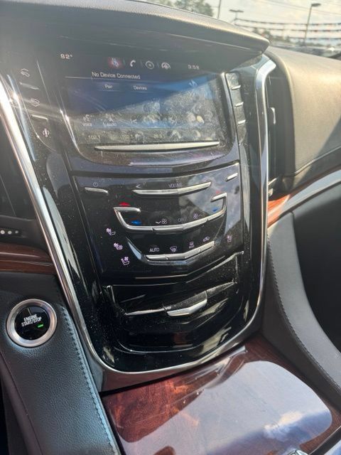 Used 2015 Cadillac Escalade Luxury AWD/4WD image 9