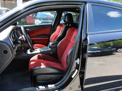 Used 2019 Dodge Charger Scat Pack w/ Dynamics Package RWD image 13