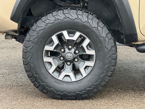 Used 2016 Toyota Tacoma TRD Off-Road image 25