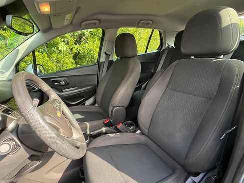 Used 2018 Chevrolet Trax LS AWD/4WD image 4