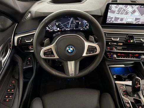 Used 2023 BMW 530e xDrive 530e xDrive w/ Premium Package image 14