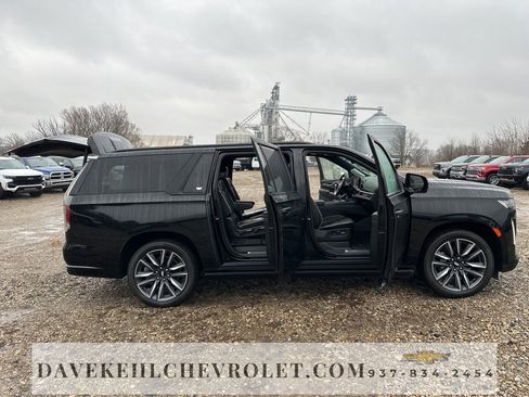 Used 2022 Cadillac Escalade ESV Sport w/ Touring Package image 59