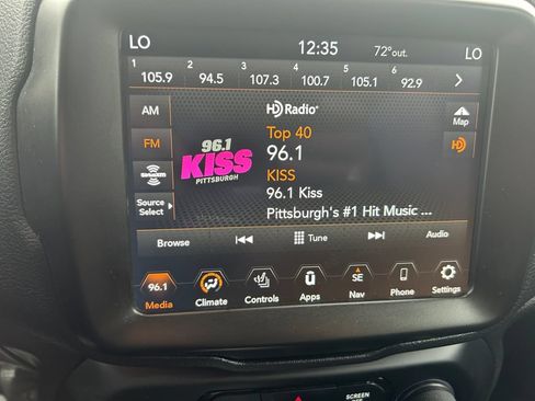 Certified 2022 Jeep Renegade Latitude w/ Convenience Group AWD/4WD image 19