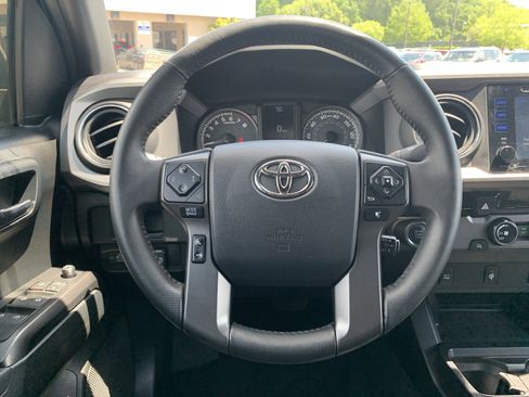 Used 2017 Toyota Tacoma TRD Sport w/ Tow Package RWD image 18