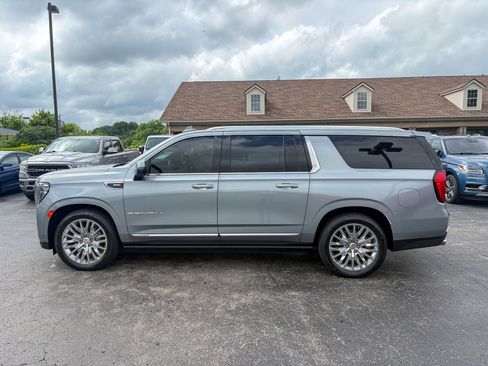 Used 2024 GMC Yukon XL Denali w/ Advanced Technology Package AWD/4WD image 10