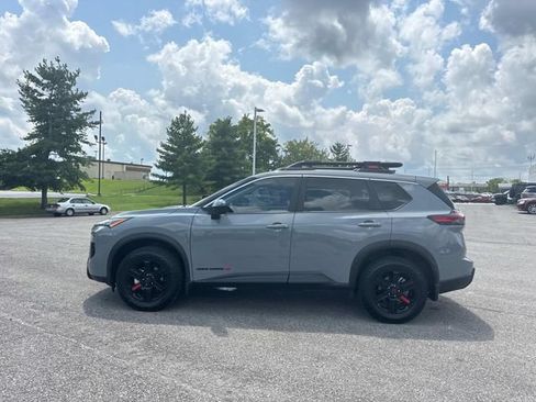 Used 2025 Nissan Rogue SV AWD/4WD image 8