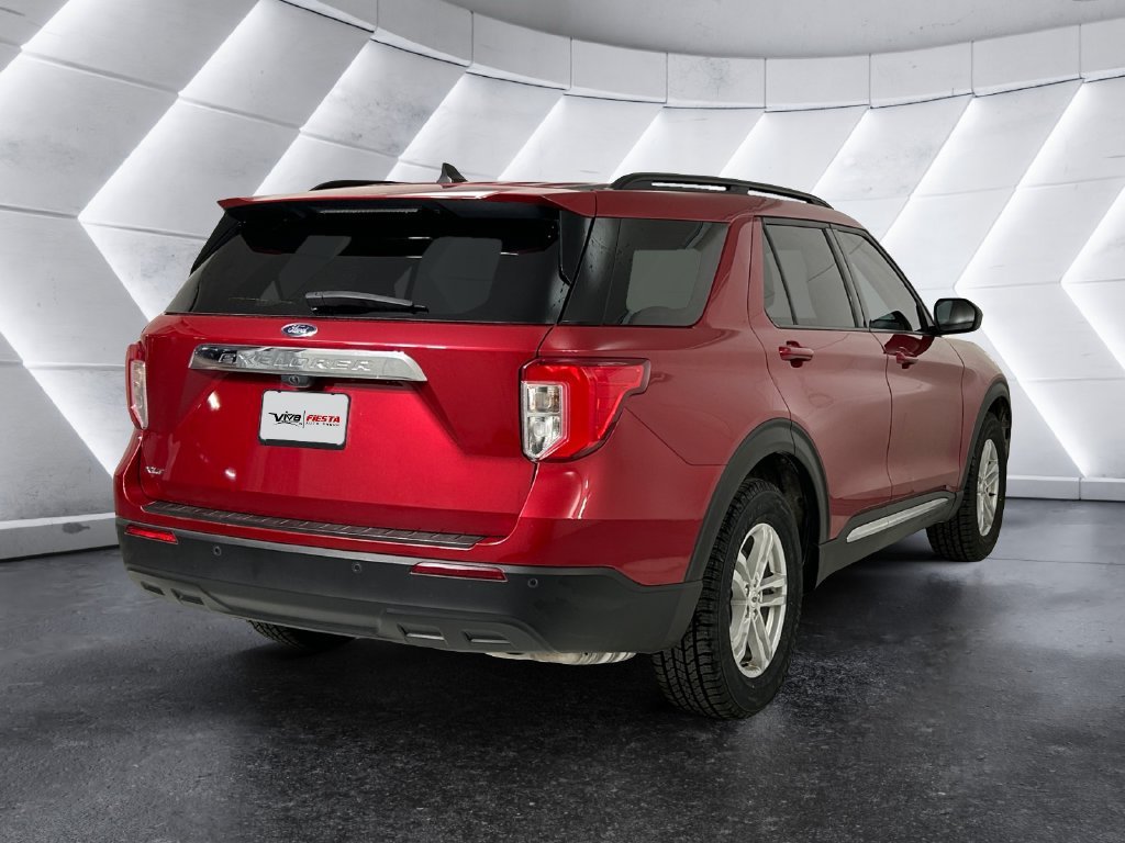 Used 2024 Ford Explorer XLT RWD image 4