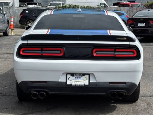 Used 2016 Dodge Challenger R/T Scat Pack RWD image 7