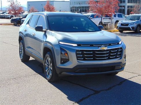 Used 2025 Chevrolet Equinox LT w/ Safety and Technology Package image 9