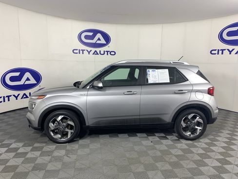Used 2024 Hyundai Venue SEL FWD image 5