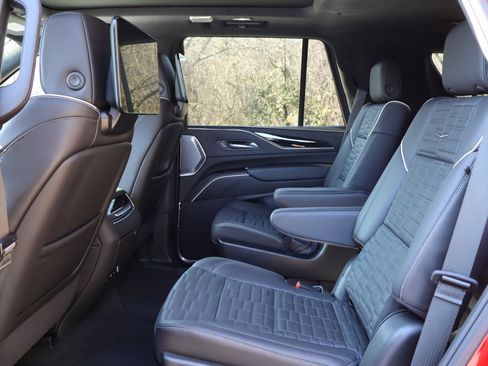 Used 2024 Cadillac Escalade V w/ LPO, ONYX Package image 36