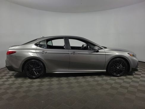 Used 2025 Toyota Camry SE w/ Convenience Package FWD image 10