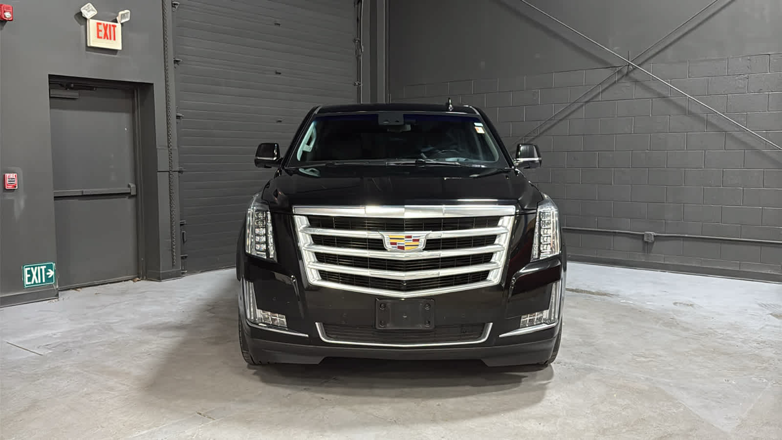 Used 2019 Cadillac Escalade Luxury AWD/4WD image 2
