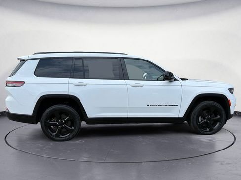 Used 2022 Jeep Grand Cherokee L Laredo image 6