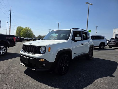 Used 2018 Jeep Renegade Altitude image 3