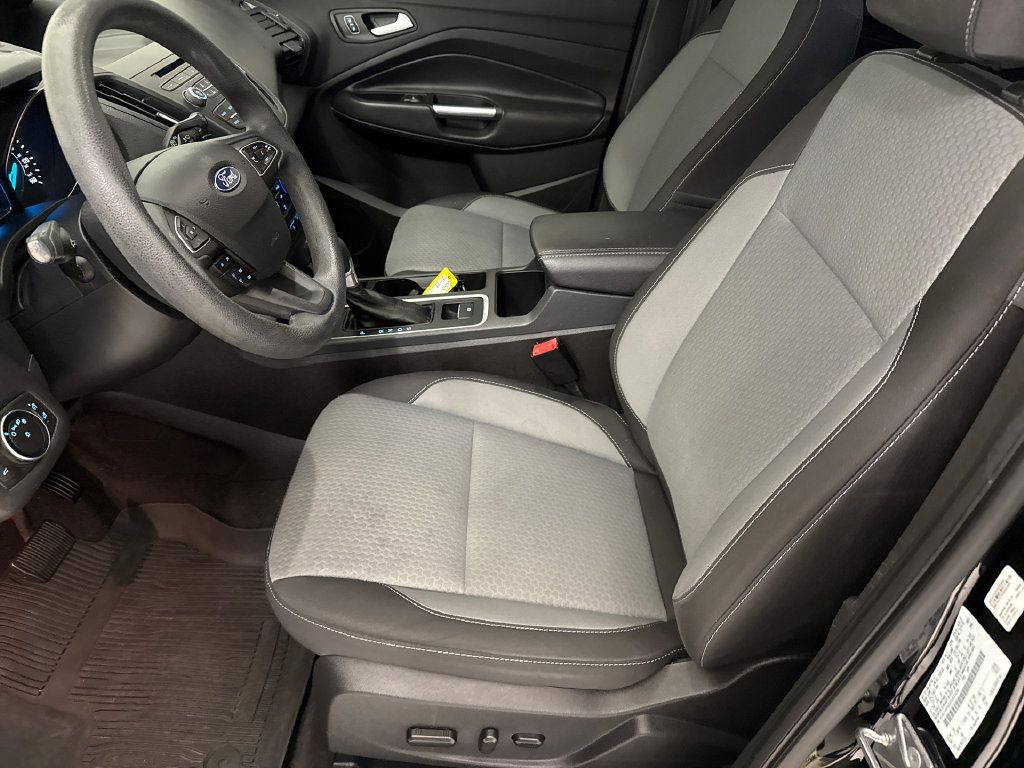 Used 2017 Ford Escape SE FWD image 18