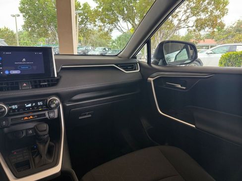 Used 2025 Toyota RAV4 XLE image 29