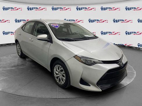 Used 2018 Toyota Corolla LE image 3