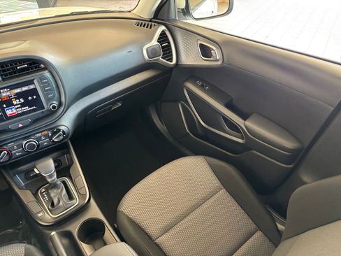 Used 2025 Kia Soul LX w/ LX Technology Package FWD image 33
