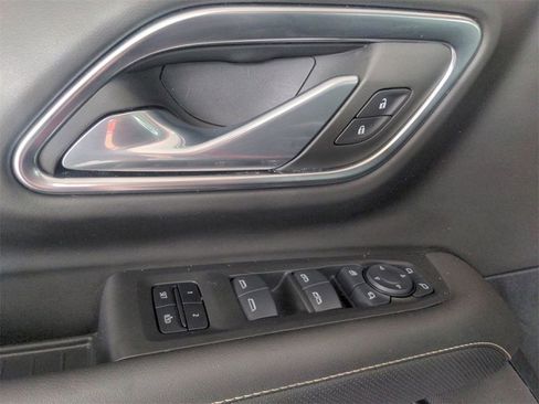 Certified 2024 GMC Yukon SLT w/ SLT Luxury Package image 25