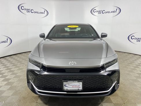 Used 2025 Toyota Crown Platinum image 2