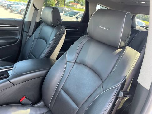 Used 2021 Buick Enclave Avenir w/ Avenir Technology Package AWD/4WD image 11