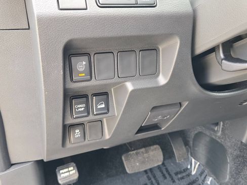Used 2025 Nissan Frontier SV AWD/4WD image 21