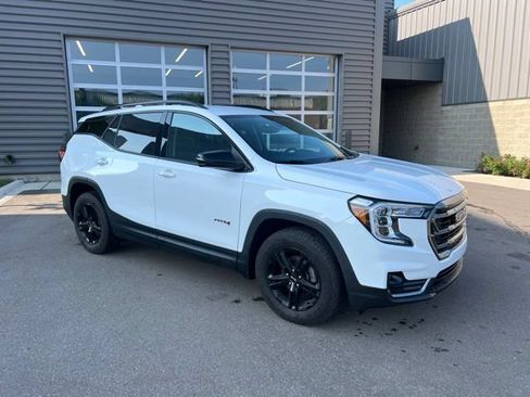 Used 2022 GMC Terrain AT4 AWD/4WD image 3
