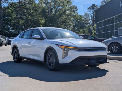 New 2026 Kia K4 FWD image 1