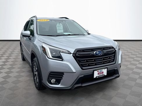 Certified 2024 Subaru Forester Premium AWD/4WD image 3