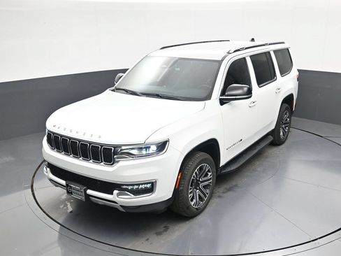 Used 2024 Jeep Wagoneer Series II w/ Flexible Seating Group RWD image 30