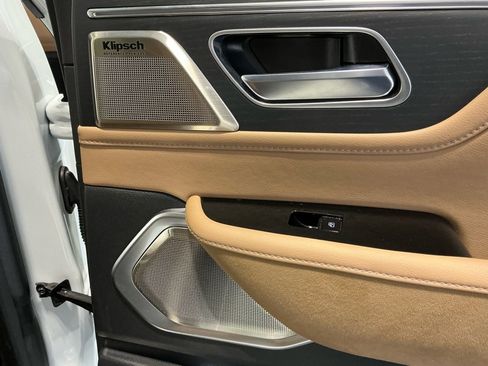 Used 2025 INFINITI QX80 Sensory image 43