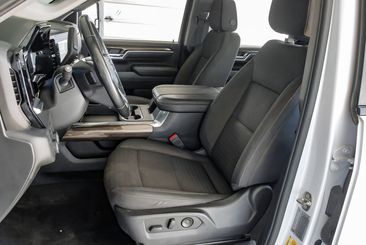Used 2024 Chevrolet Silverado 3500 LT w/ Convenience Package AWD/4WD image 29