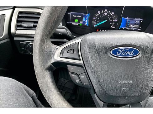 Used 2018 Ford Fusion SE image 18