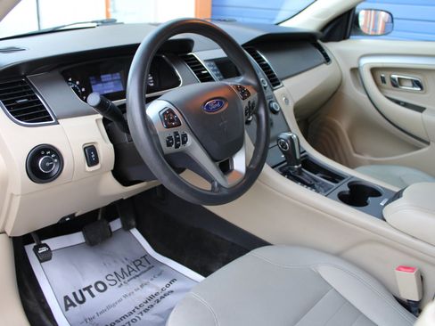 Used 2017 Ford Taurus SE image 13