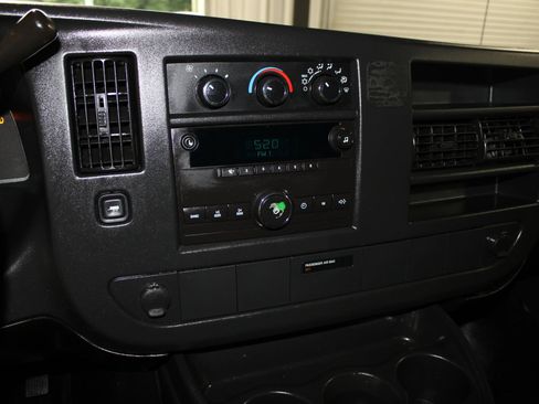 Used 2009 Chevrolet Express 1500 RWD image 15