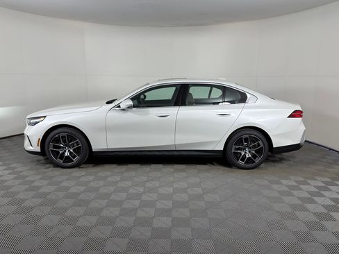Used 2026 BMW 530i w/ Convenience Package RWD image 2