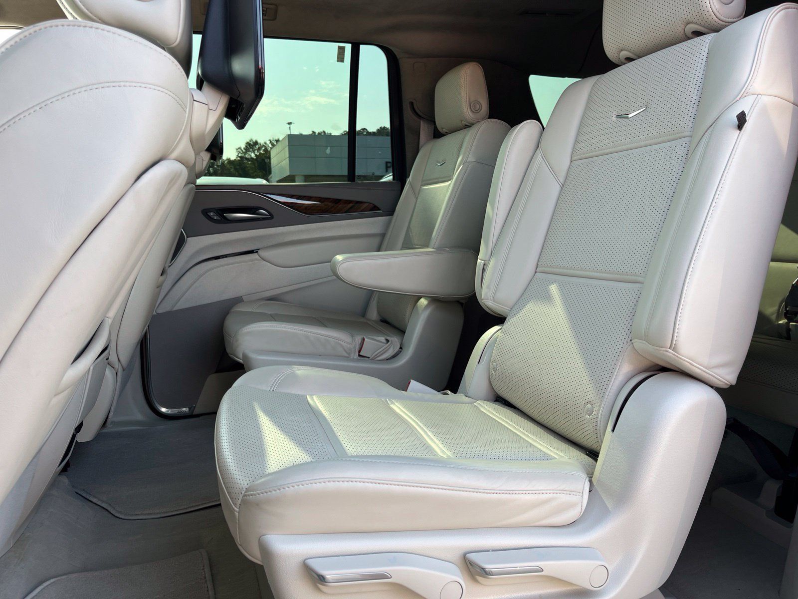 Used 2023 Cadillac Escalade ESV Sport Platinum RWD image 12