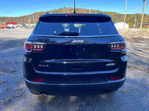Used 2020 Jeep Compass Latitude w/ Cold Weather Group AWD/4WD image 6