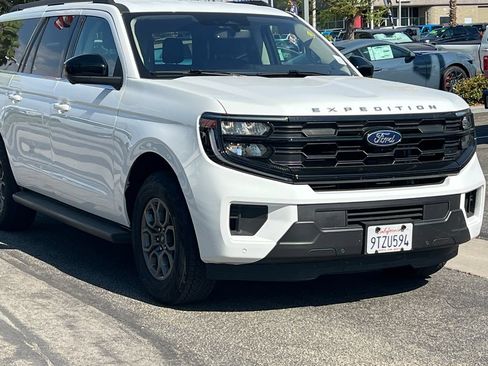Used 2025 Ford Expedition Max Active RWD image 11