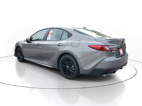 Used 2026 Toyota Camry SE image 4