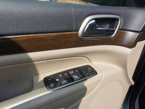 Used 2016 Jeep Grand Cherokee Laredo w/ Quick Order Package 23E image 3