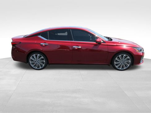 Used 2024 Nissan Altima 2.5 SL FWD image 6