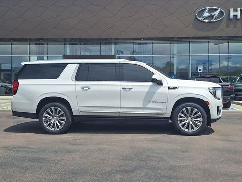 Used 2021 GMC Yukon XL Denali w/ Denali Premium Package AWD/4WD image 2