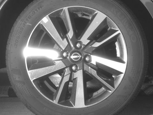 Used 2025 Nissan Versa SV FWD image 15